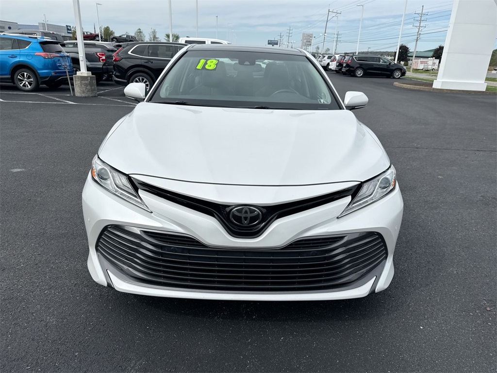 2018 Toyota Camry XLE photo 3