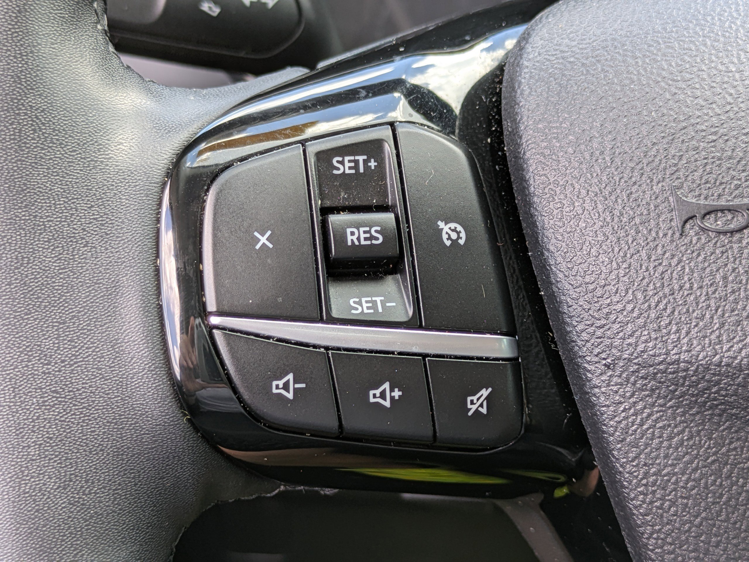 2022 Ford Escape SEL photo 18