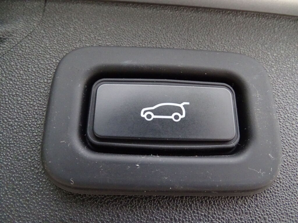 2022 Land Rover Discovery Sport S R-Dynamic photo 18