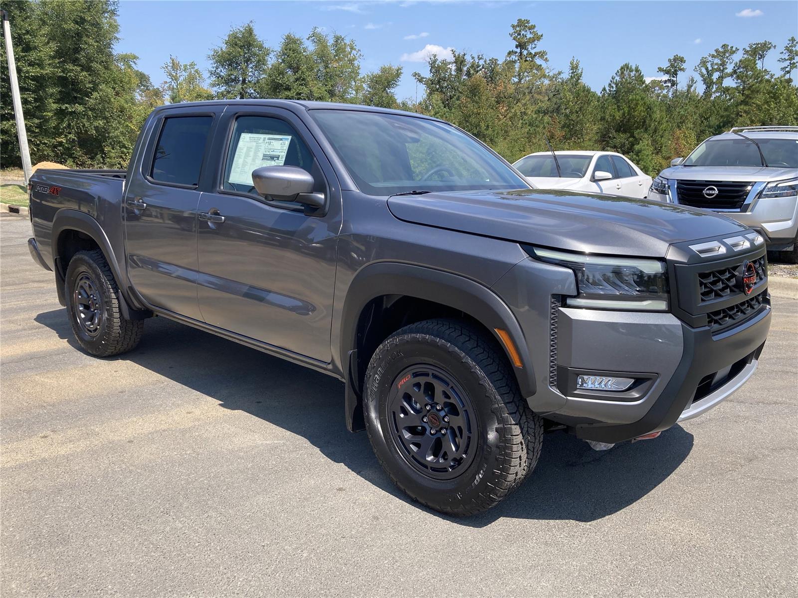 2026 Nissan Frontier Crew Cab PRO-4X photo 2