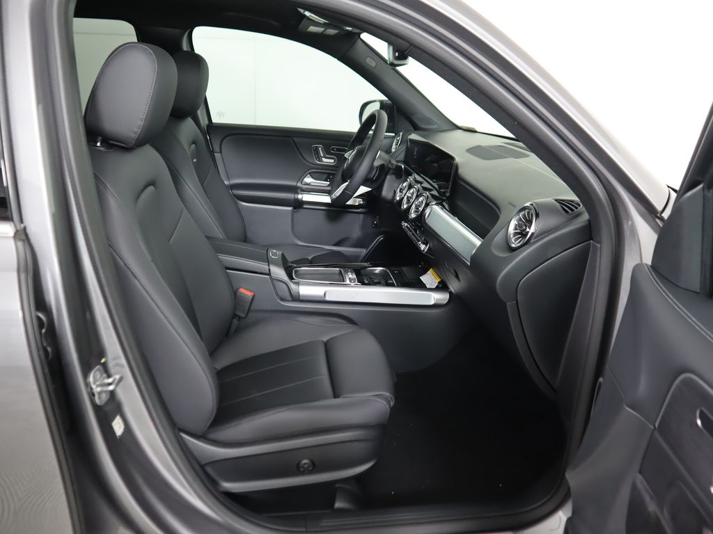 2026 Mercedes Benz GLB 250 photo 20