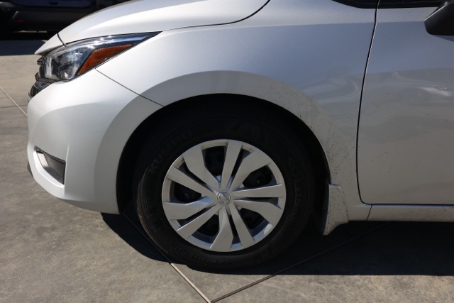 2025 Nissan Versa 1.6 S photo 8