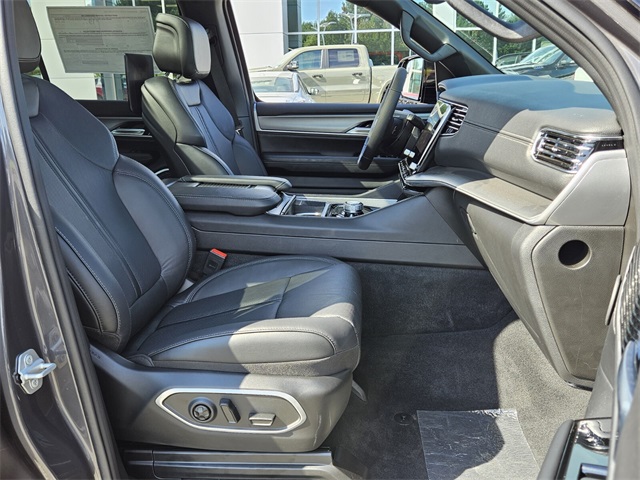 2025 Jeep Wagoneer Series II Overland photo 17