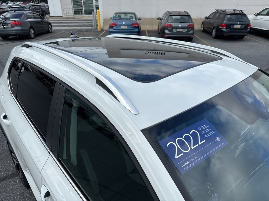 2022 Volkswagen Taos SEL photo 2