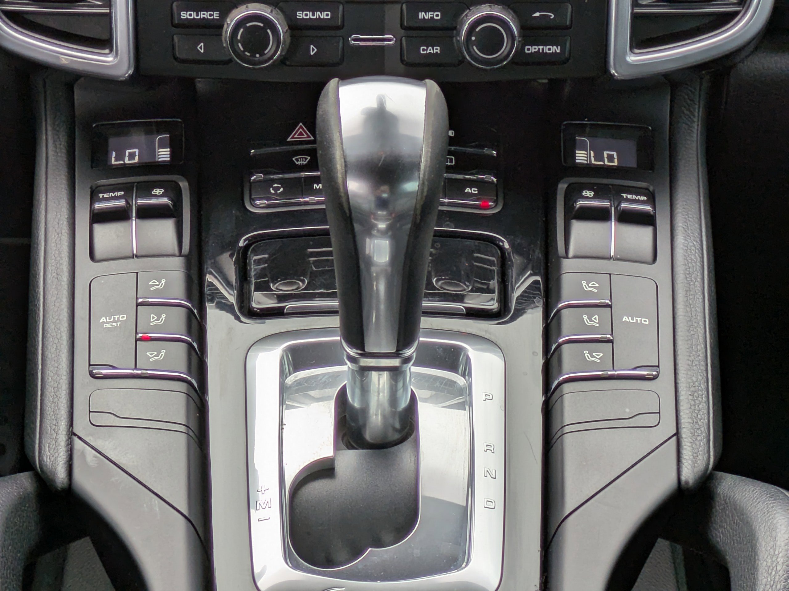 2011 Porsche Cayenne photo 13