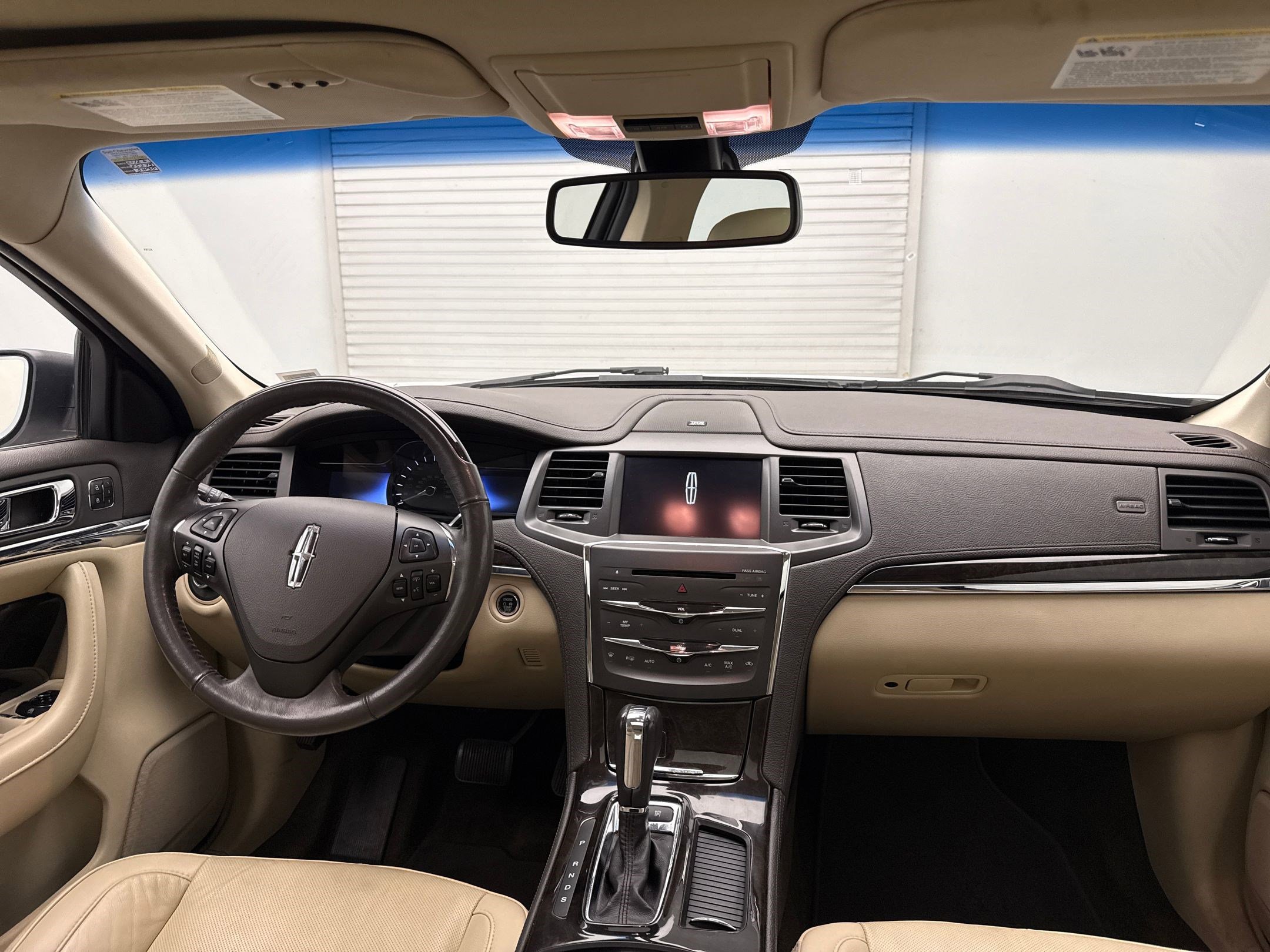 2014 Lincoln MKS EcoBoost photo 15