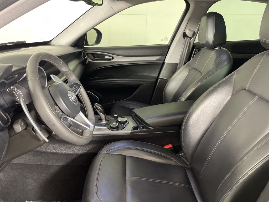 2018 Alfa Romeo Stelvio Base photo 18