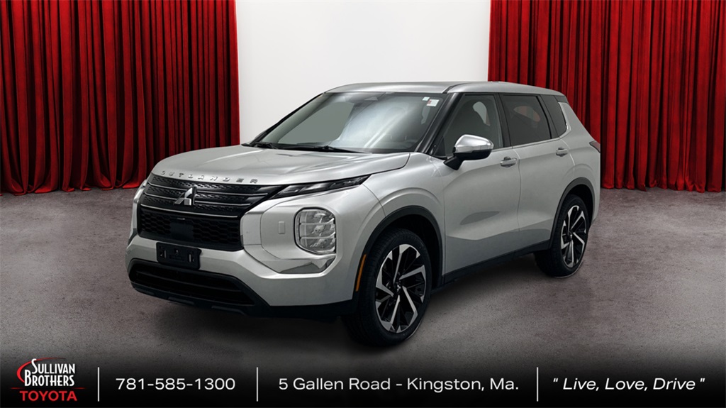 2022 Mitsubishi Outlander ES's photo