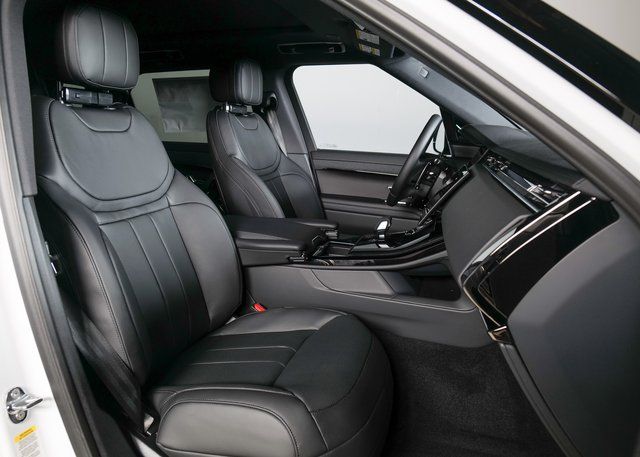2025 Land Rover Range Rover Sport SE photo 3