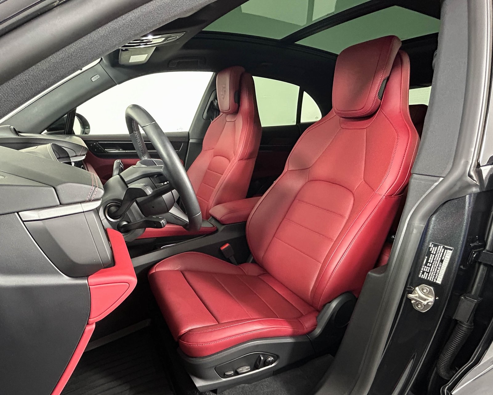 2024 Porsche Macan Electric 4 photo 5