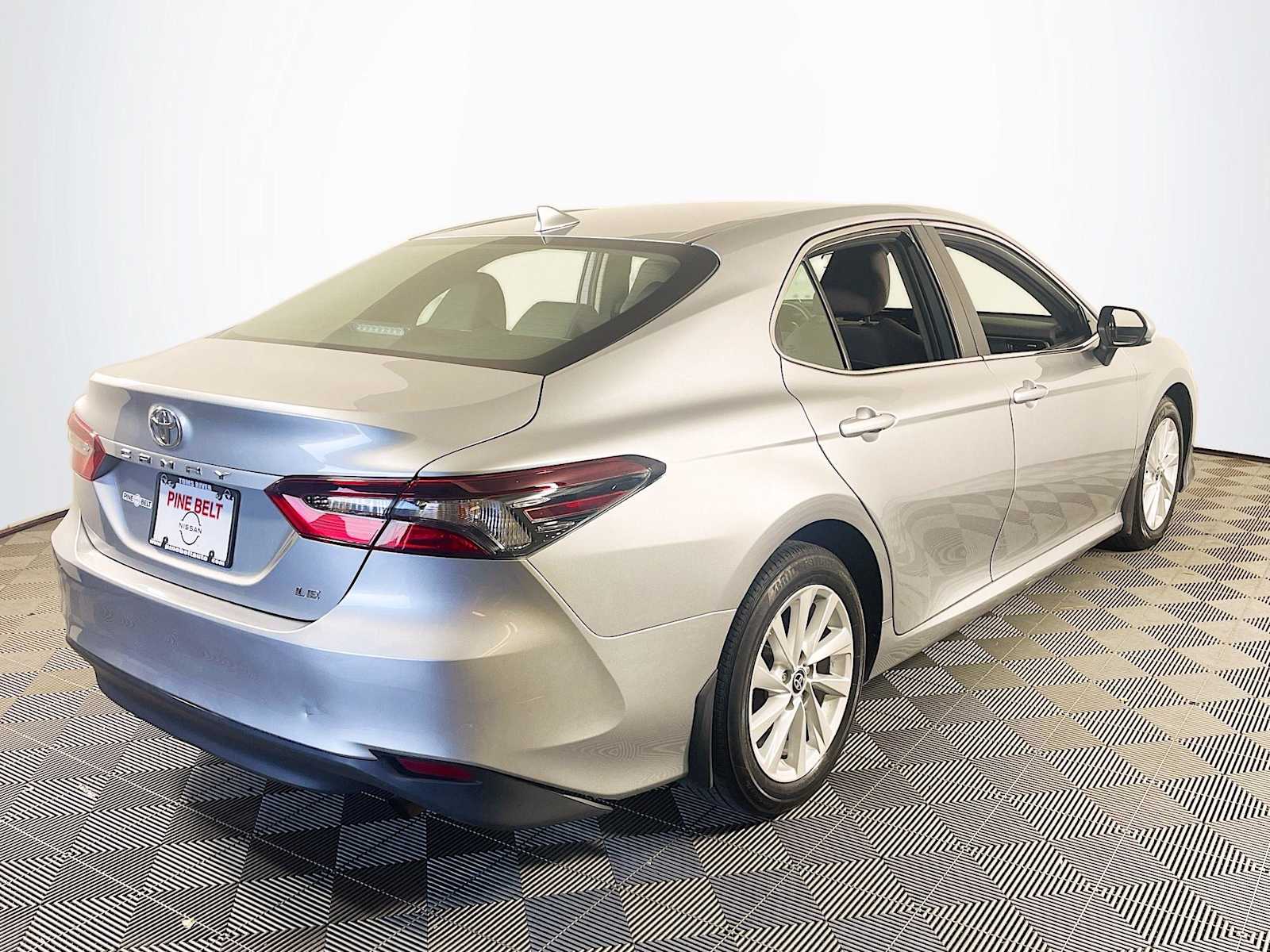 2022 Toyota Camry LE photo 4