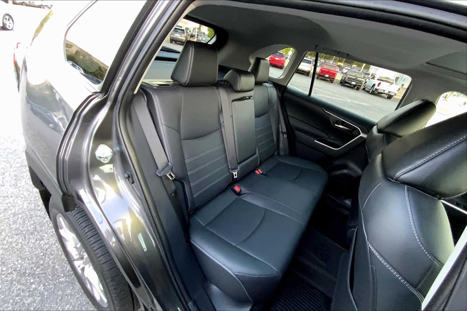 2024 Toyota RAV4 XLE Premium photo 15