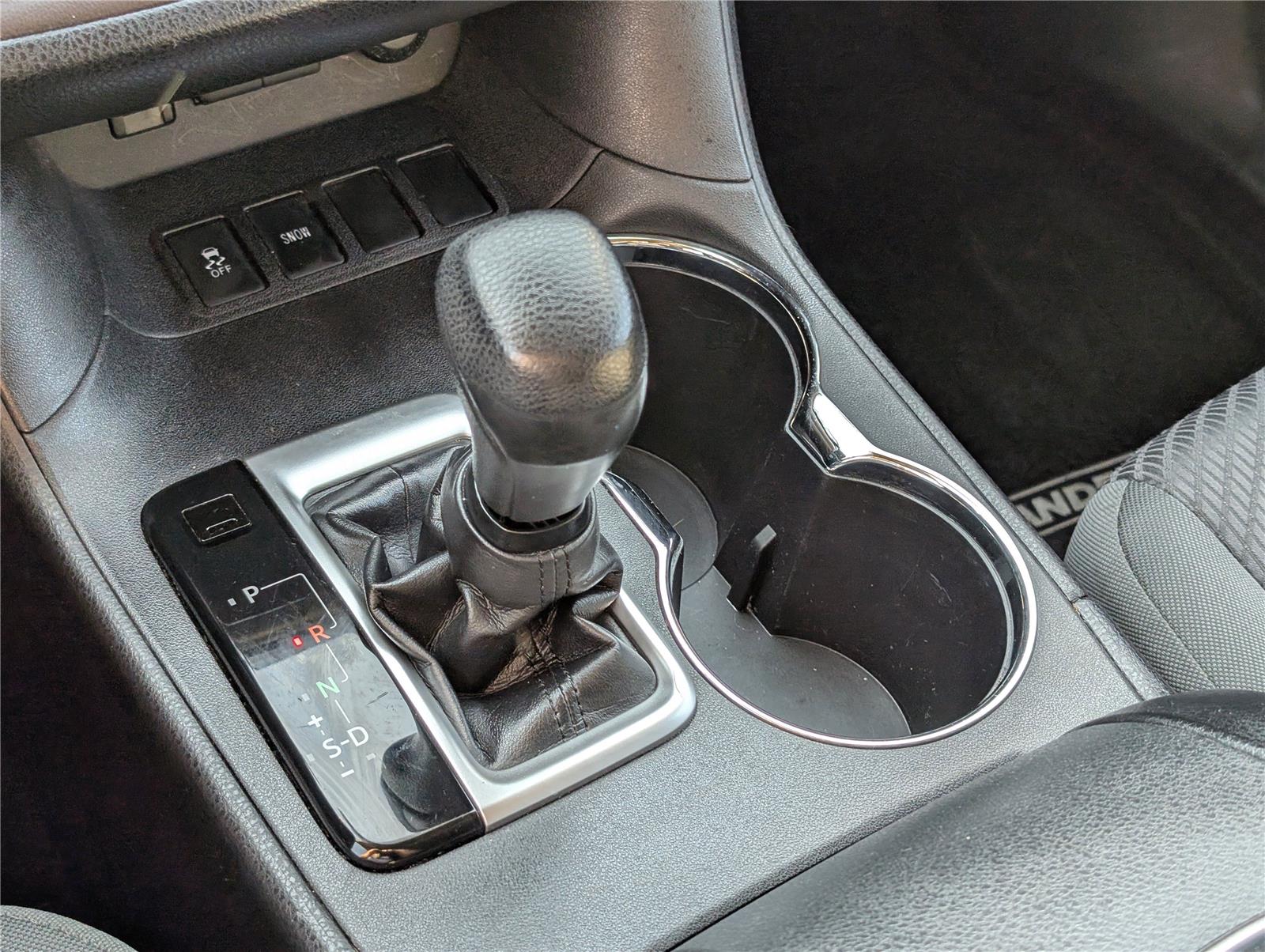 2018 Toyota Highlander LE photo 19