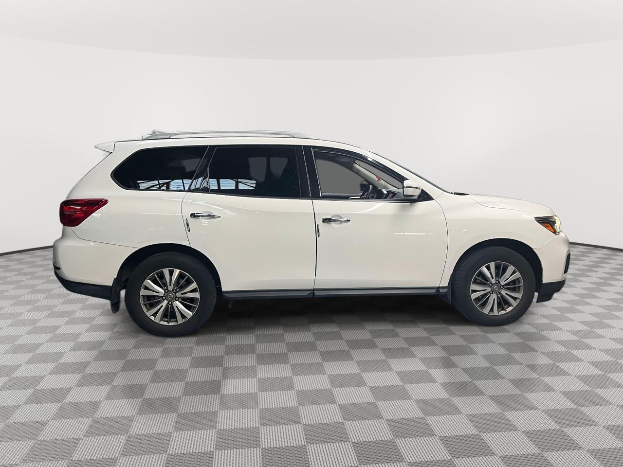2020 Nissan Pathfinder S photo 3