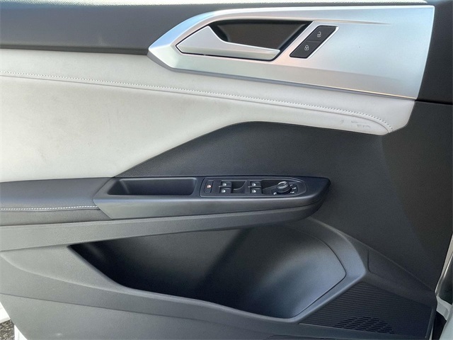 2025 Volkswagen Taos SE photo 20