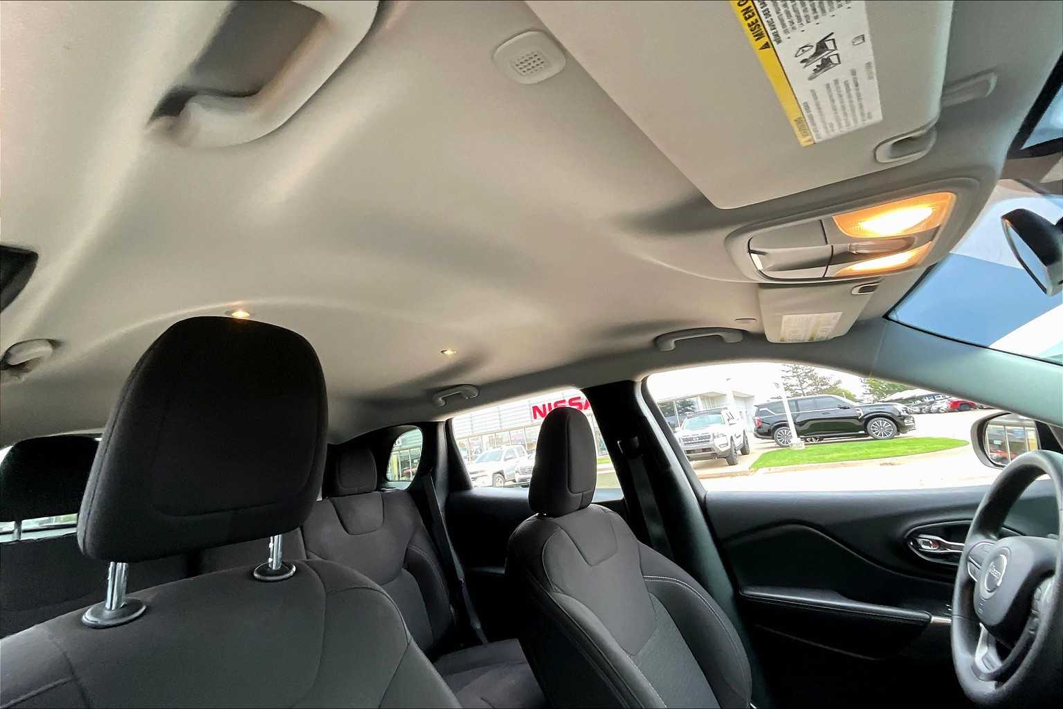 2020 Jeep Cherokee Latitude photo 12