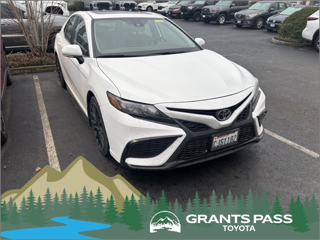 2023 Toyota Camry SE's photo