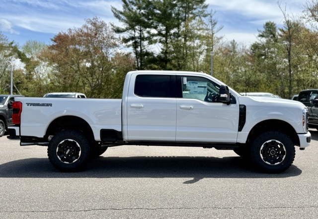 2025 Ford F-350 Lariat photo 3