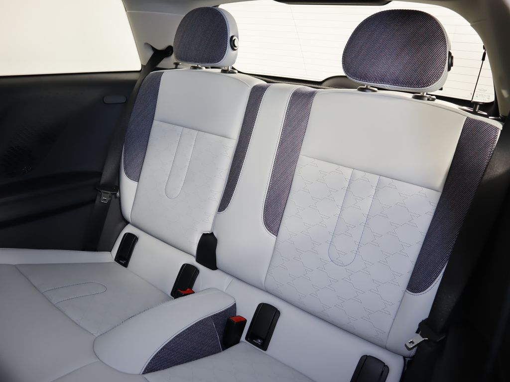 2025 Mini Cooper 2 Door Hardtop Signature photo 23
