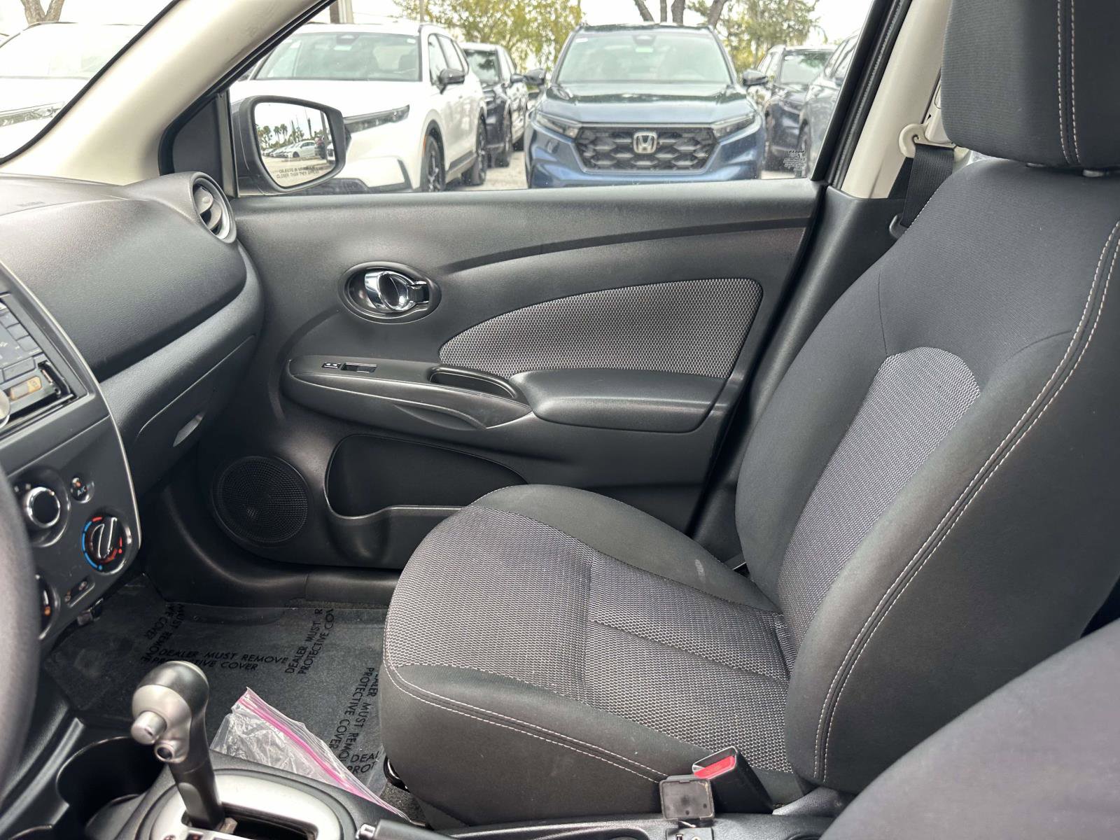 2015 Nissan Versa SV Sedan photo 18
