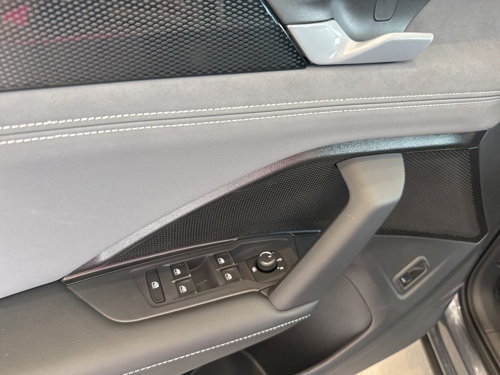 2025 Volkswagen Tiguan SE photo 17