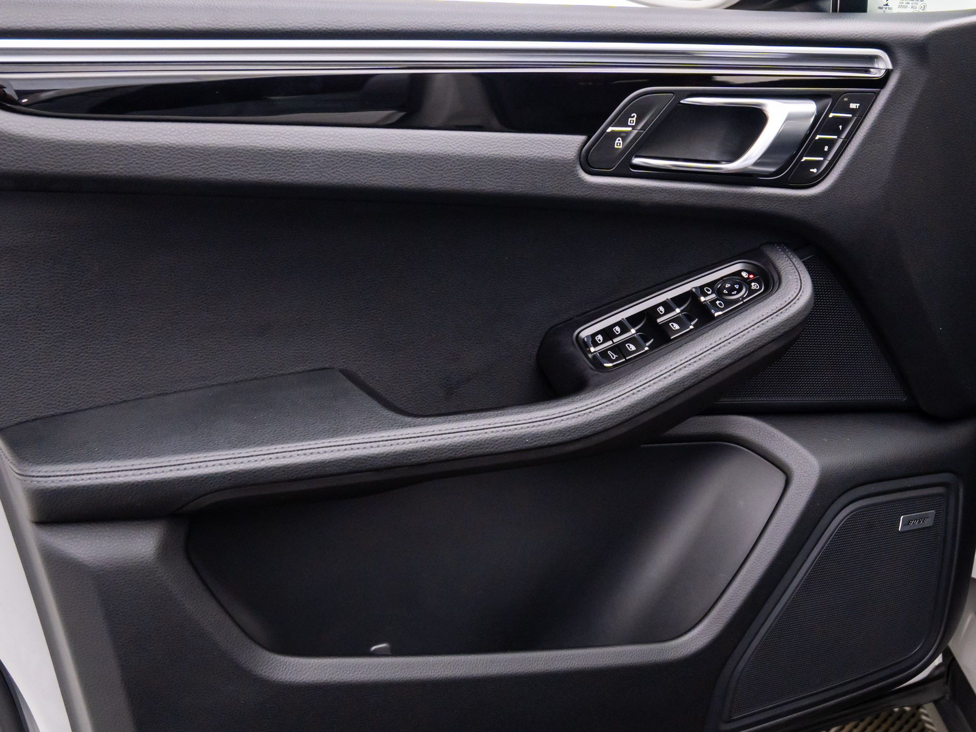 2021 Porsche Macan Base photo 10