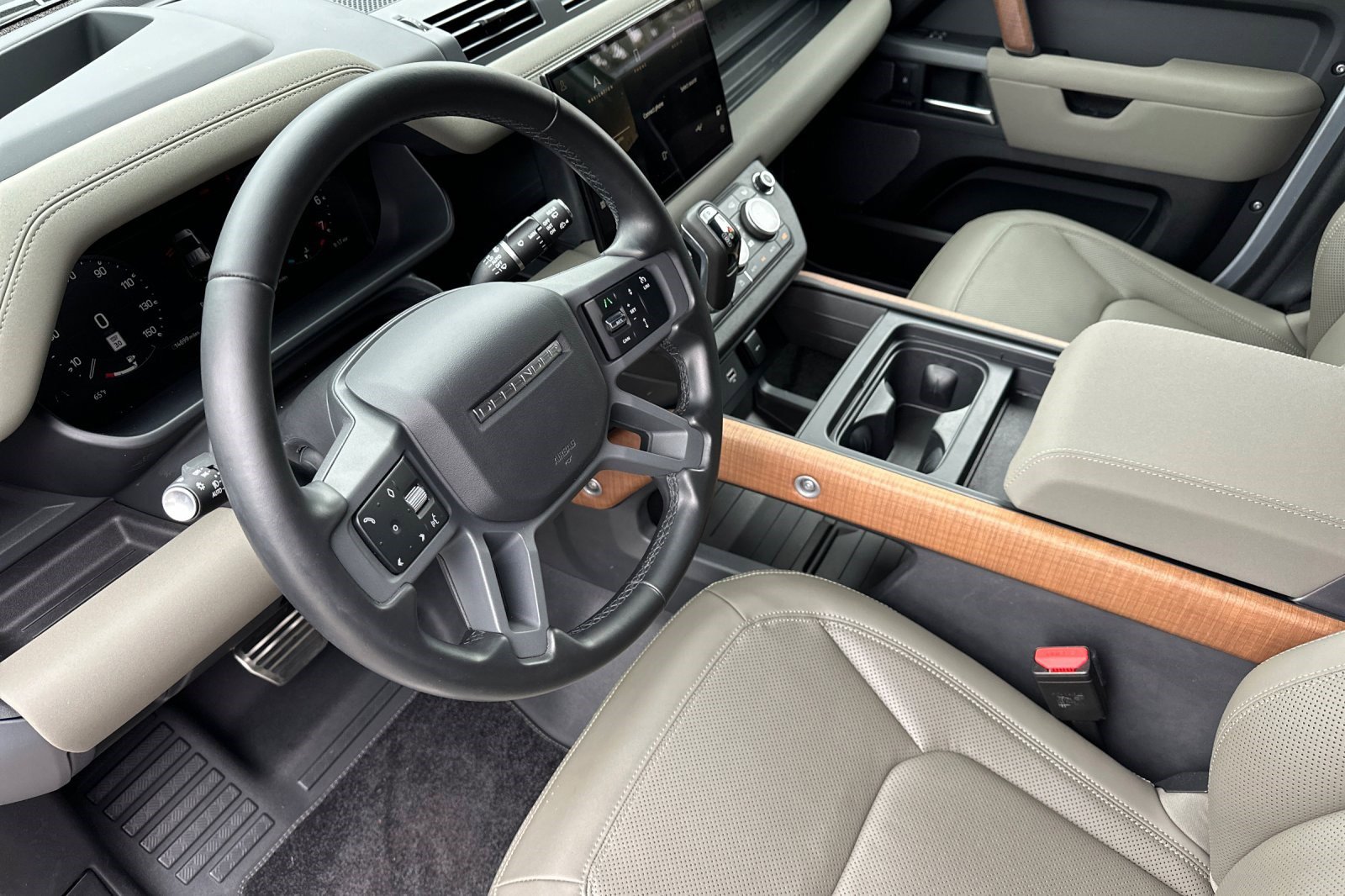 2023 Land Rover Defender 110 X photo 3