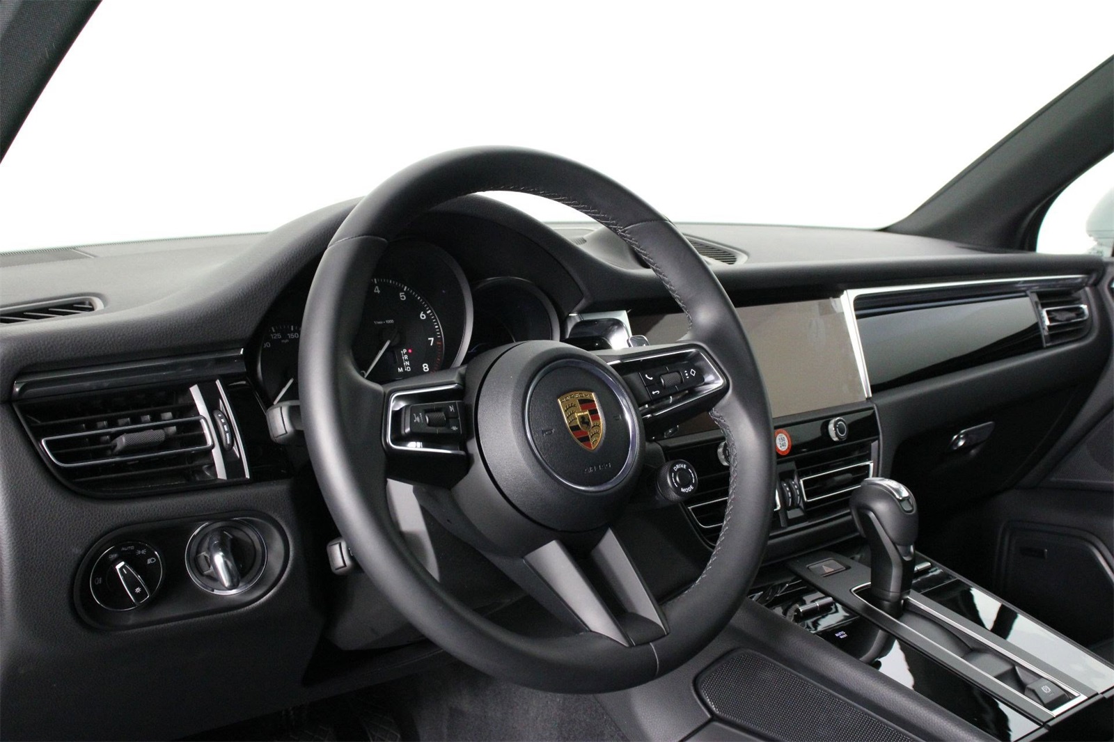 2025 Porsche Macan photo 4