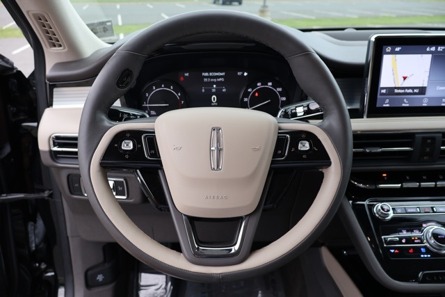 2022 Lincoln Corsair Standard photo 18