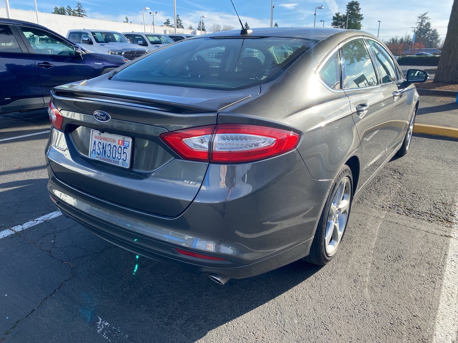 2015 Ford Fusion SE photo 3