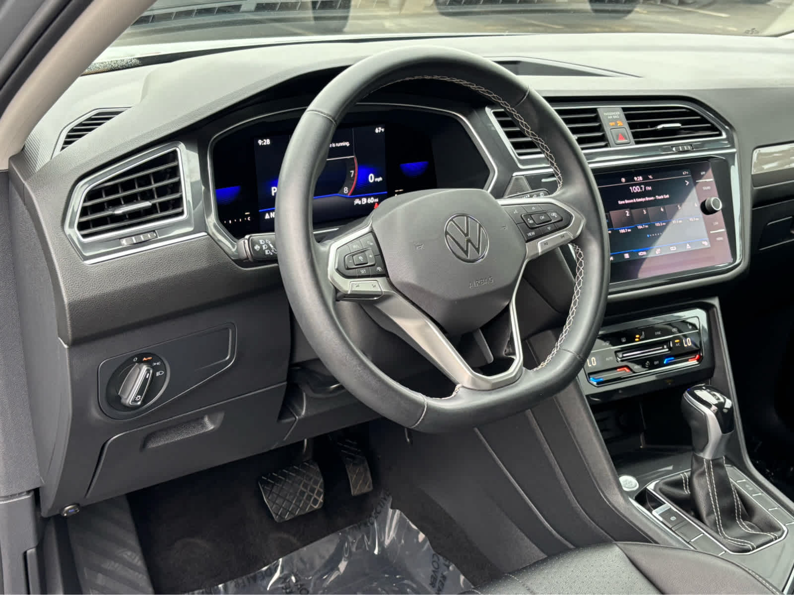 2022 Volkswagen Tiguan SE photo 9