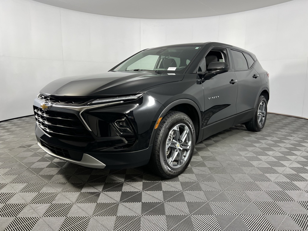 2025 Chevrolet Blazer 2LT photo 2