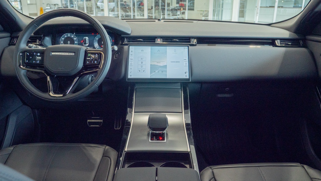 2025 Land Rover Range Rover Velar SE photo 16