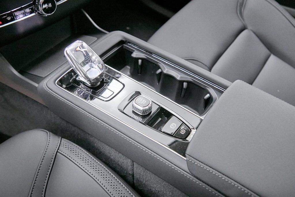 2026 VOLVO XC90 - Image 14