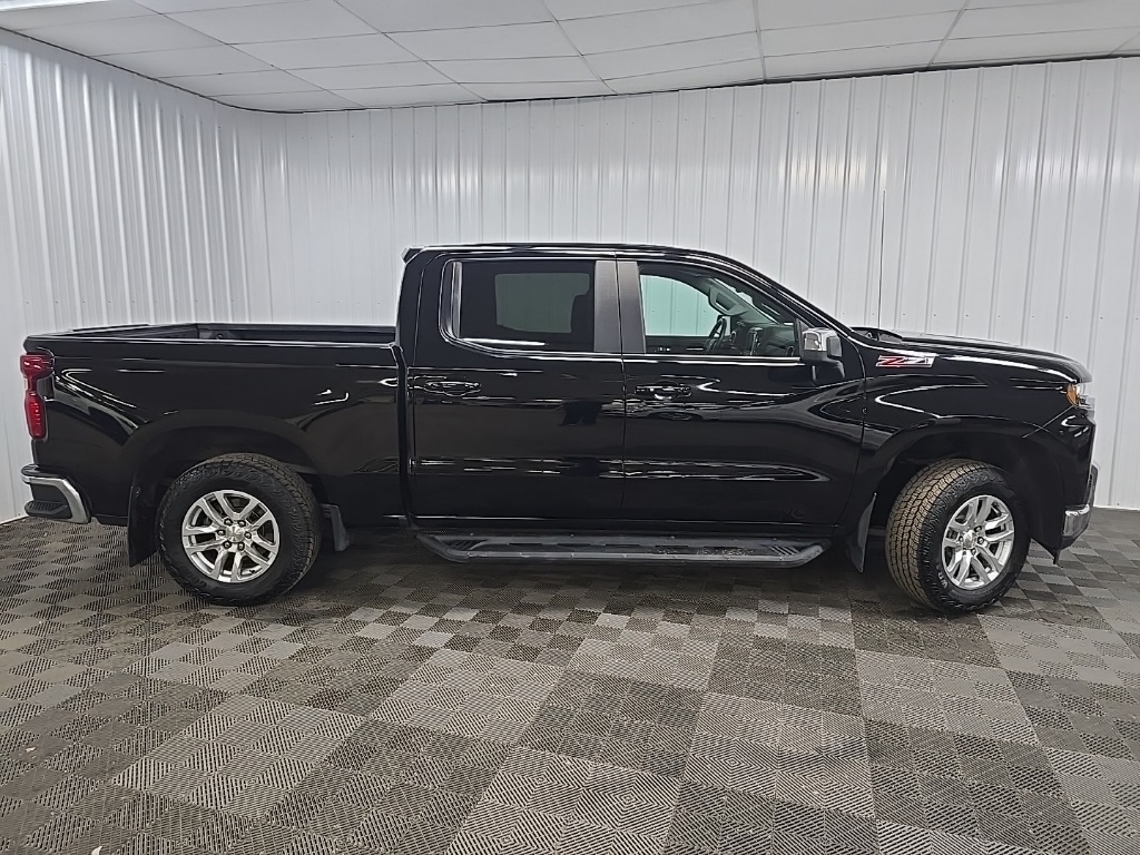 2020 Chevrolet Silverado 1500 LT photo 2