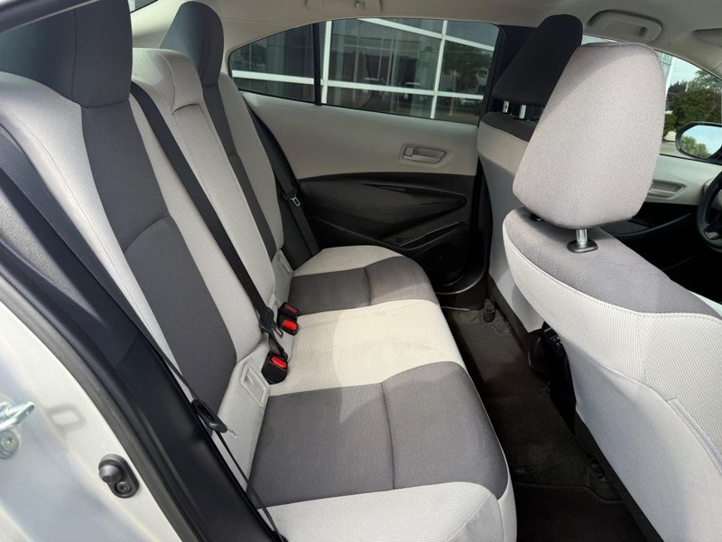 2025 Toyota Corolla LE photo 10