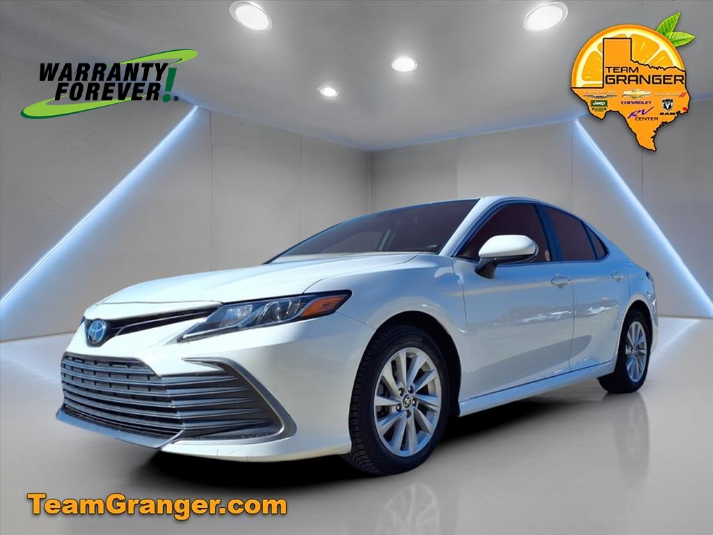 2023 Toyota Camry LE photo 3