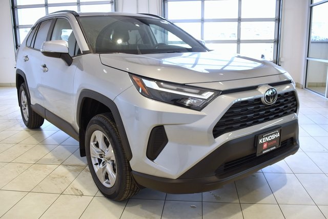 2025 Toyota RAV4 XLE's photo