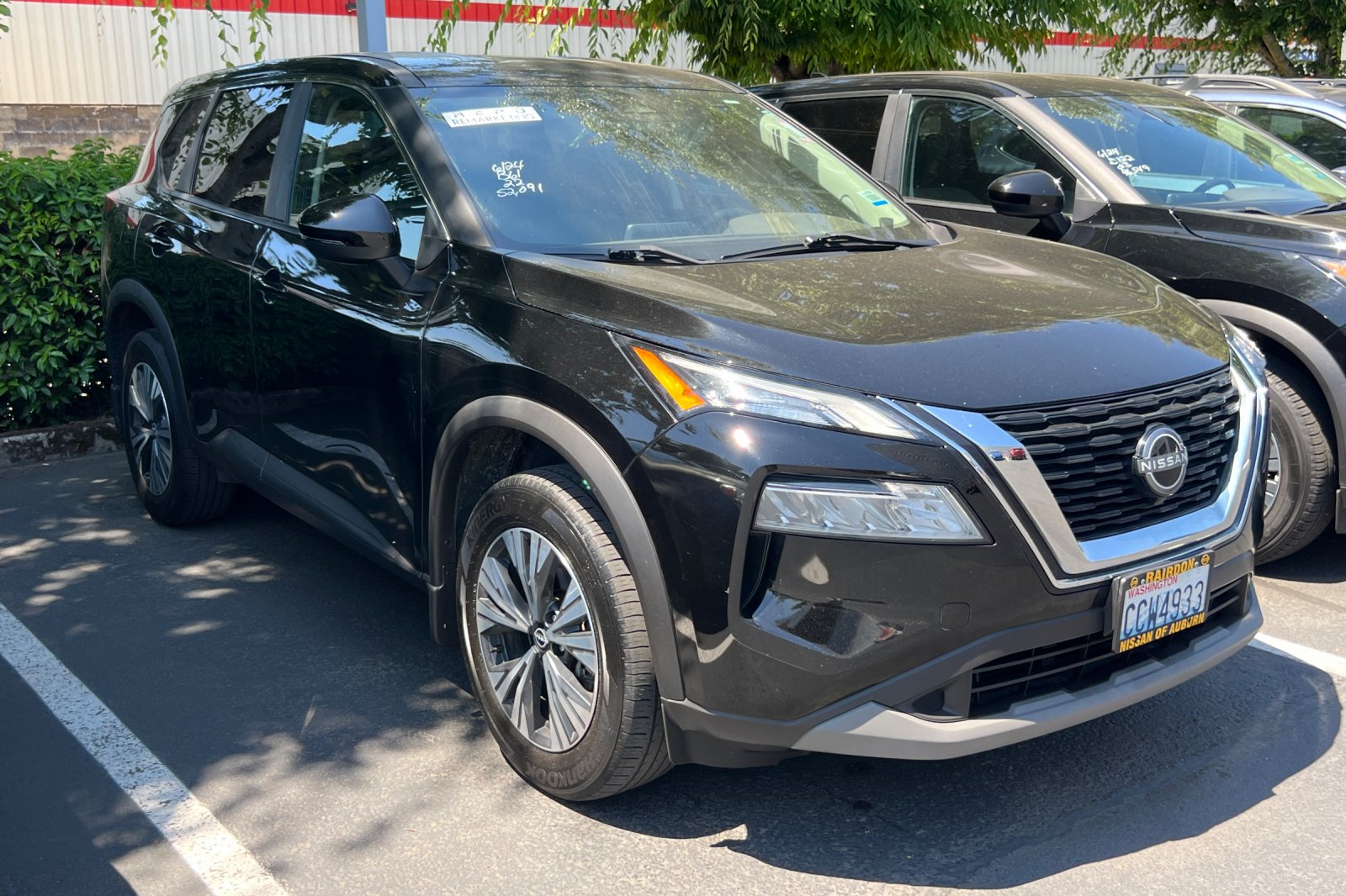2022 Nissan Rogue SV photo 2