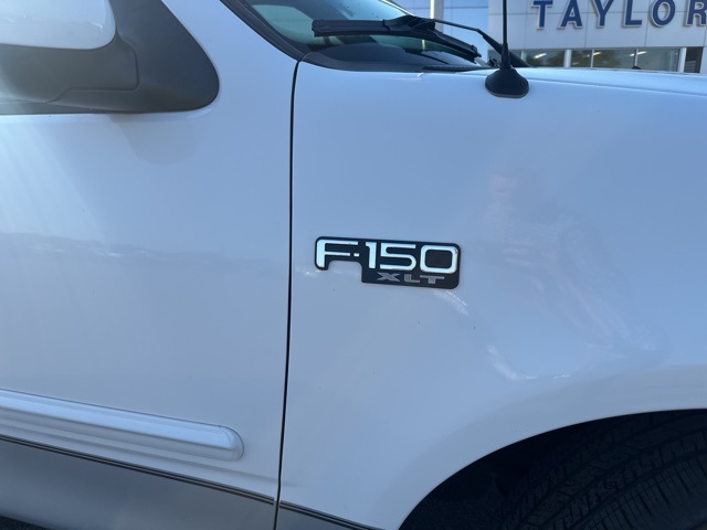 2002 Ford F-150 XLT photo 4