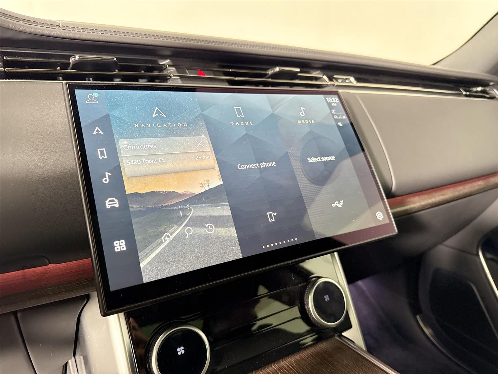 2023 Land Rover Range Rover SE photo 12