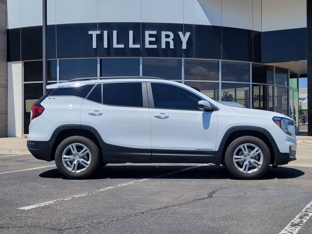 2023 GMC Terrain SLE's photo