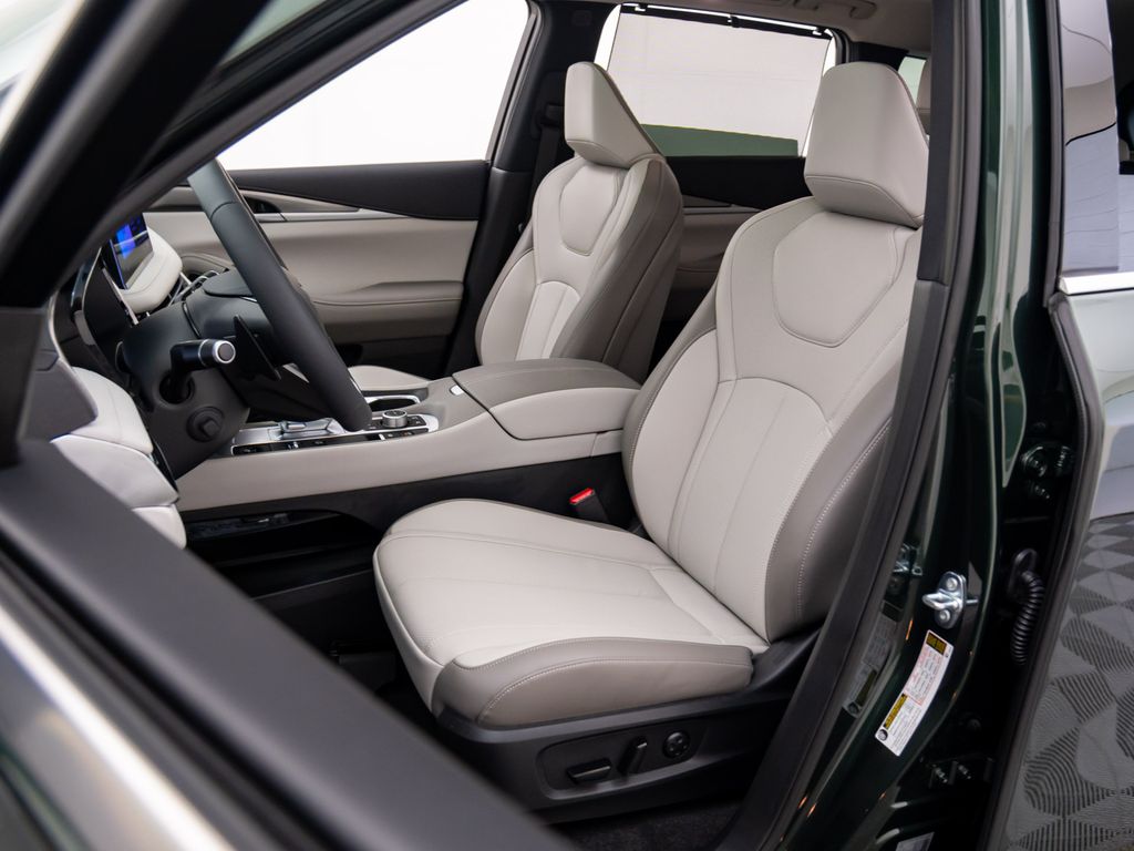 2026 Infiniti QX60 Luxe photo 13