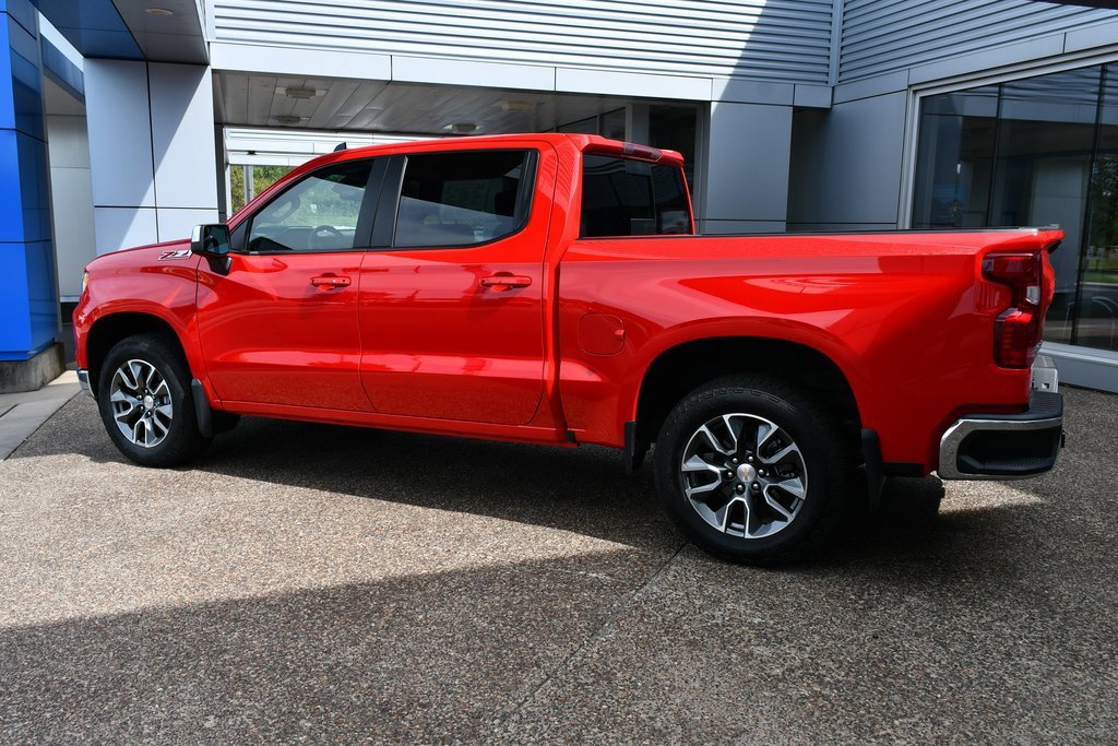 2025 Chevrolet Silverado 1500 LT photo 2