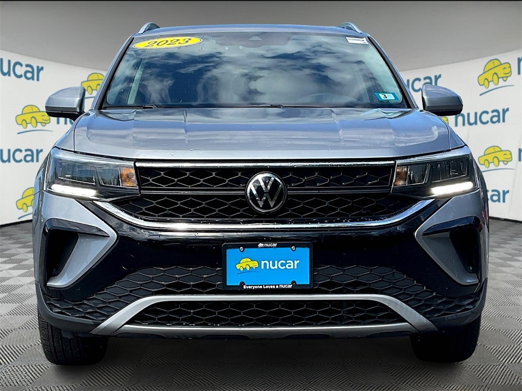 2023 Volkswagen Taos SE photo 2
