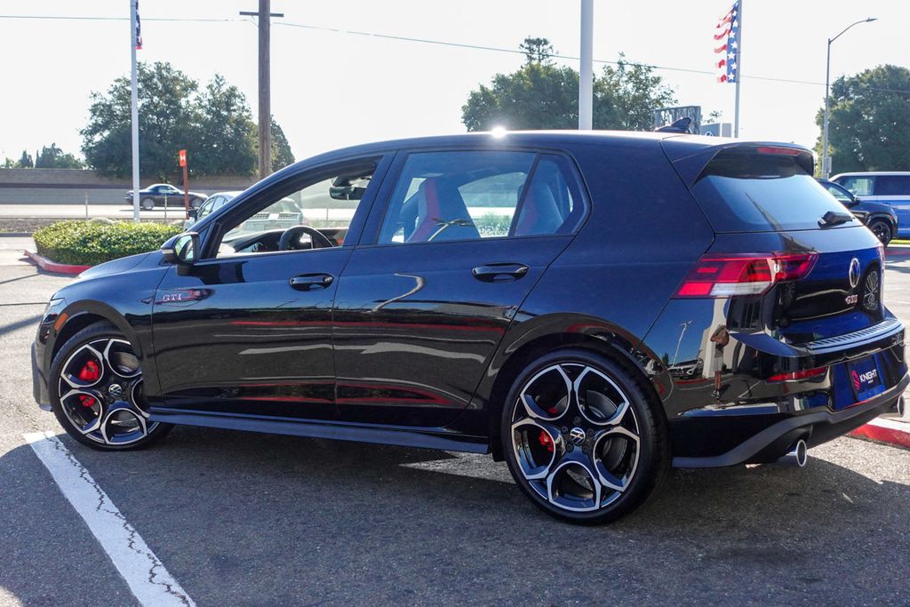 2025 Volkswagen Golf GTI Autobahn photo 5