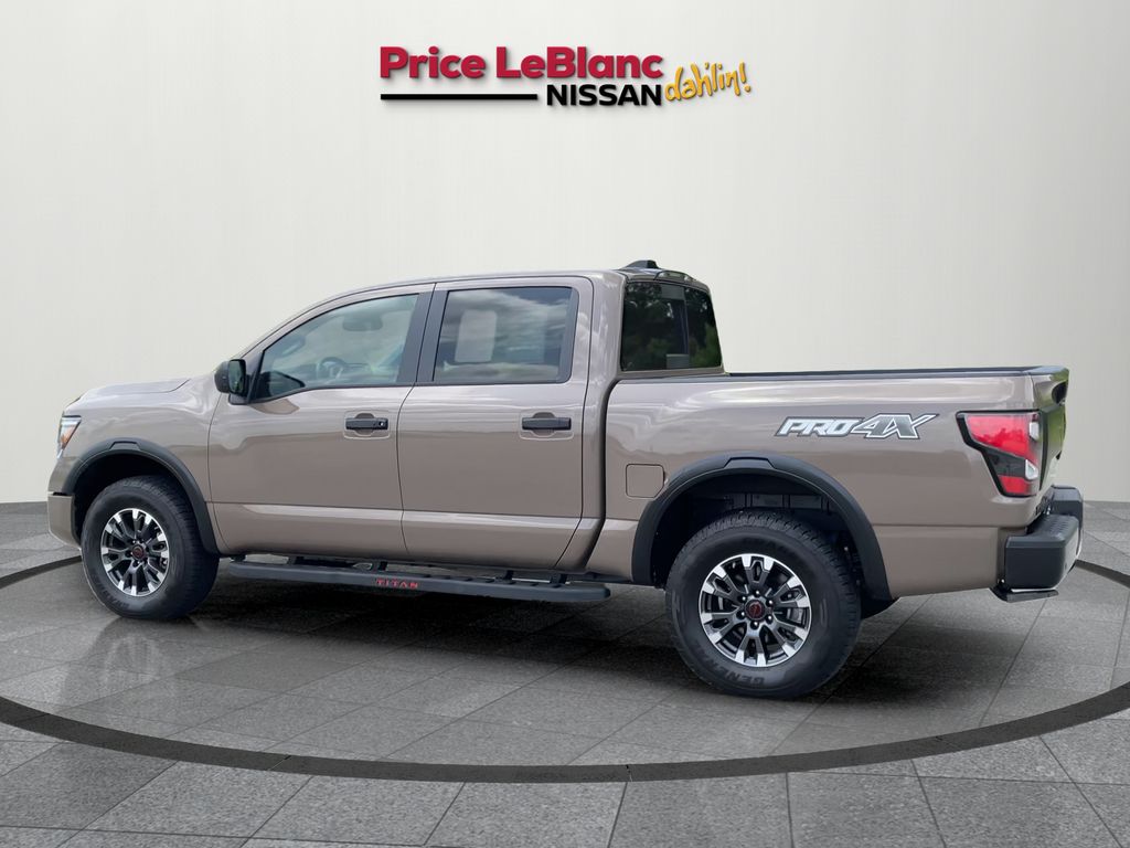 2024 Nissan Titan PRO-4X photo 5