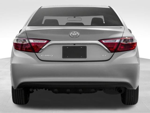 2017 Toyota Camry SE photo 19