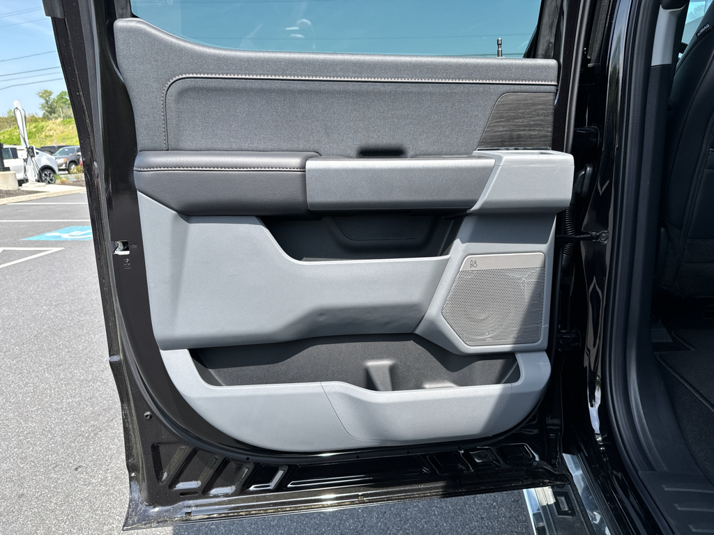 2025 Ford F-150 Lariat photo 41