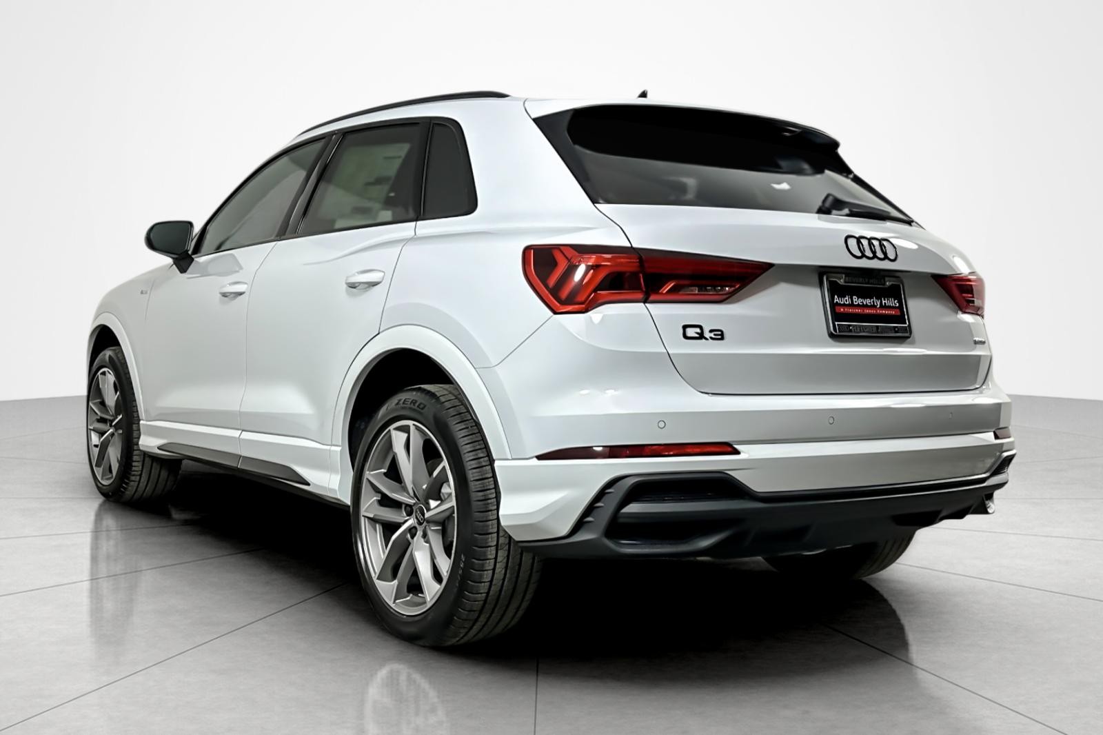2025 Audi Q3 S line Premium 45 TFSI photo 4